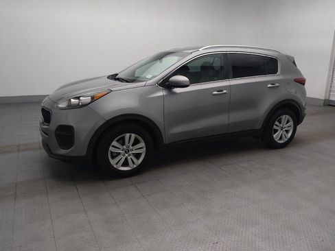 Used 2019 Kia Sportage LX w/ Option Group 017 FWD image 2