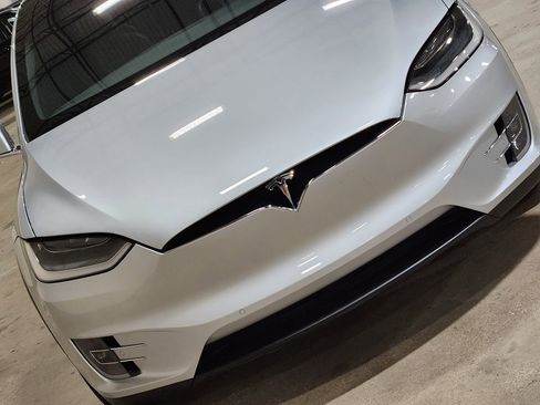 Used 2018 Tesla Model X 75D image 19