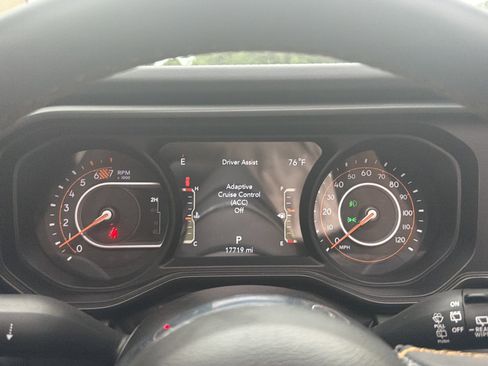 Used 2024 Jeep Wrangler Unlimited Sahara w/ Technology Group AWD/4WD image 14