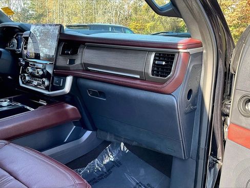 Used 2023 Ford Expedition Limited image 23