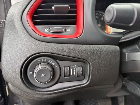Used 2017 Jeep Renegade Trailhawk image 24