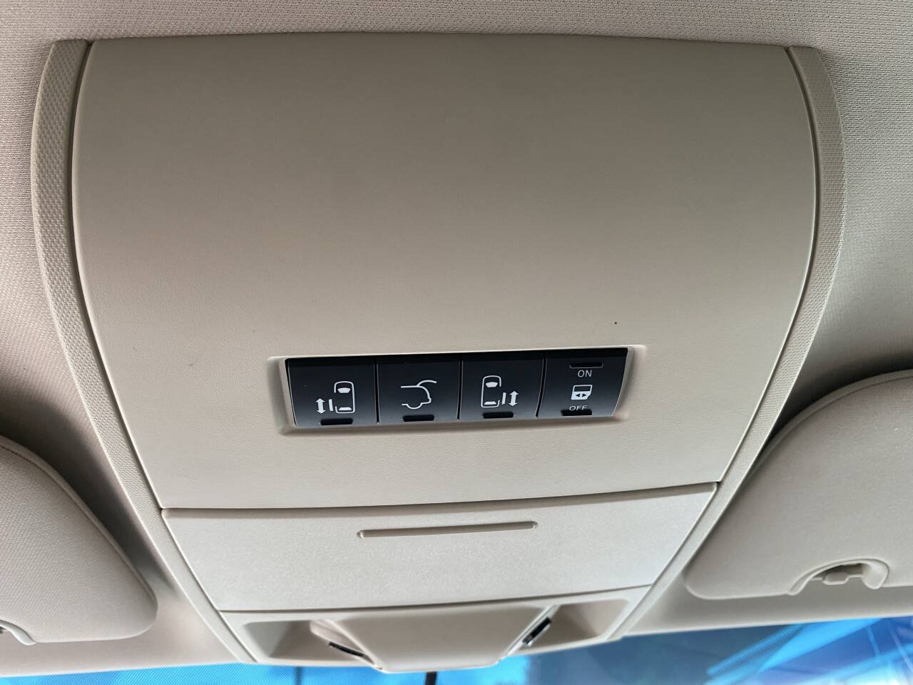 Used 2015 Chrysler Town & Country Touring w/ Driver Convenience Group FWD image 20