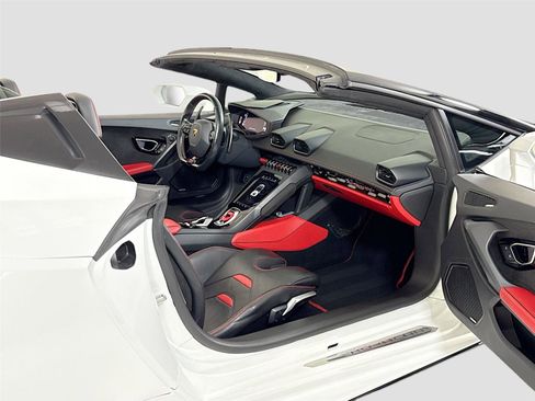 Used 2021 Lamborghini Huracan EVO RWD image 28