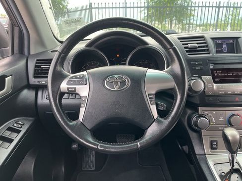 Used 2012 Toyota Highlander SE w/ Tow Pkg AWD/4WD image 16