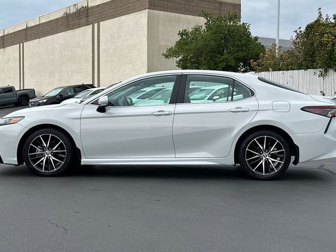 Used 2023 Toyota Camry SE image 9