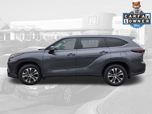 Used 2025 Toyota Highlander XLE AWD/4WD image 2