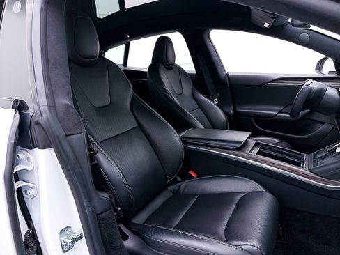 Used 2021 Tesla Model S Plaid image 32