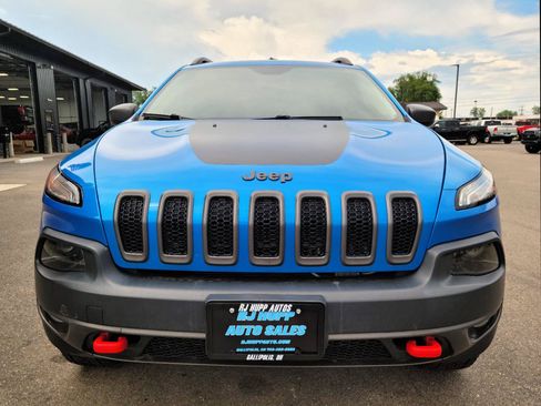 Used 2017 Jeep Cherokee Trailhawk w/ Cold Weather Group AWD/4WD image 2