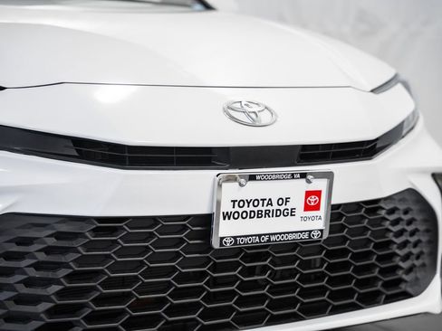 Used 2025 Toyota Camry SE FWD image 10