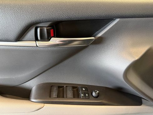 Used 2022 Toyota Camry SE image 17