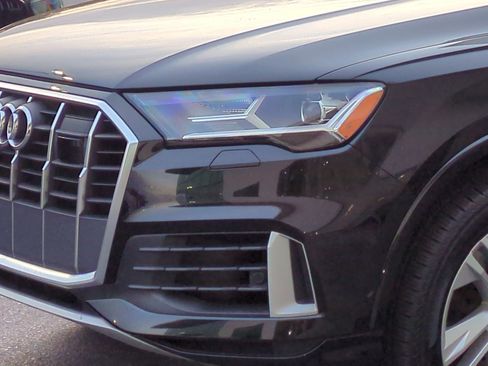 Used 2022 Audi Q7 Premium Plus image 6