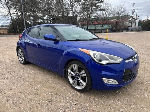 Used 2012 Hyundai Veloster w/ Style Pkg image 4