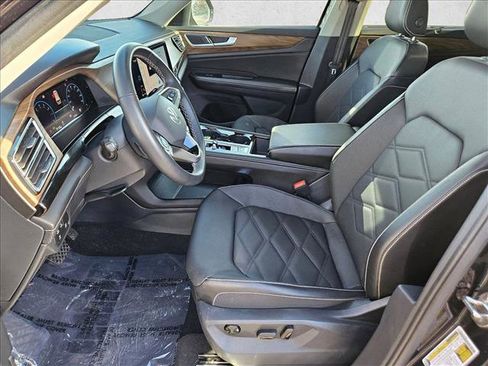 Used 2025 Volkswagen Atlas SE image 15