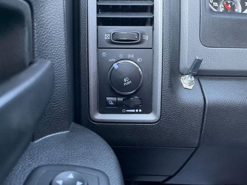 Used 2015 RAM 1500 Express image 17
