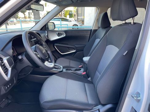 Used 2025 Kia Soul LX w/ LX Technology Package image 27