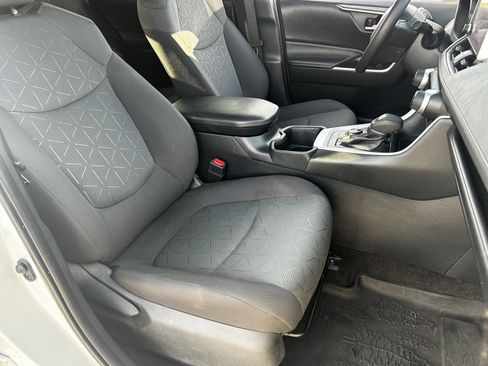 Used 2023 Toyota RAV4 AWD Hybrid image 9