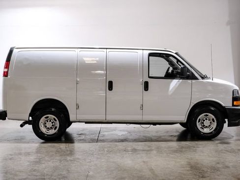 Used 2020 Chevrolet Express 2500 RWD image 11