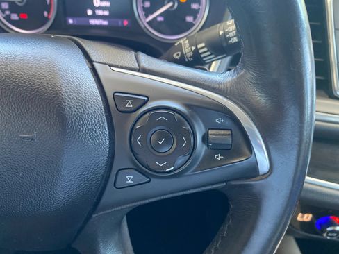 Used 2020 Buick Enclave Essence FWD image 18