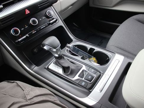 Used 2024 Kia Carnival LX FWD image 10