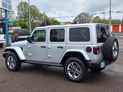 Used 2023 Jeep Wrangler Sahara AWD/4WD image 29