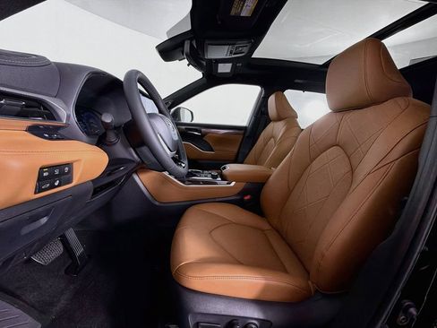 New 2026 Toyota Highlander Platinum AWD/4WD image 11