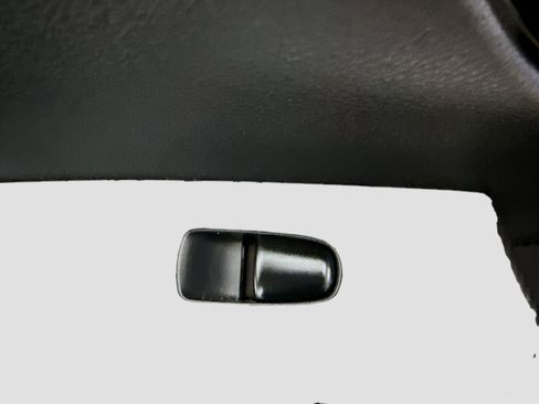 Used 2025 Nissan Sentra SV image 31