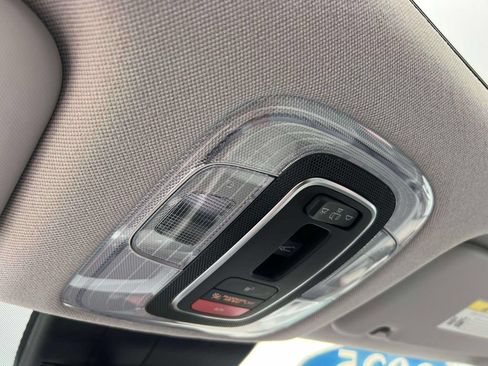 Certified 2025 Hyundai Elantra Limited FWD image 32