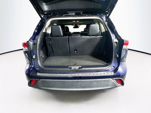 Used 2023 Toyota Highlander XLE FWD image 32
