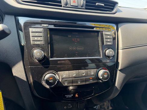 Used 2020 Nissan Rogue S FWD image 22