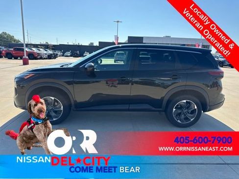 Used 2025 Nissan Rogue SV FWD image 2