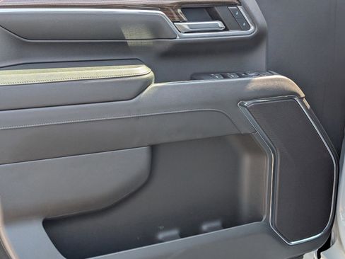 Used 2024 Chevrolet Silverado 2500 LT w/ Convenience Package image 15