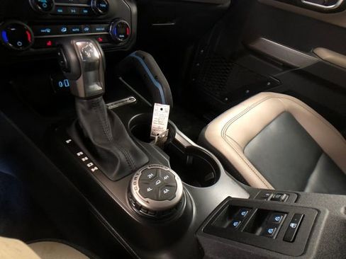 Used 2023 Ford Bronco Wildtrak image 18