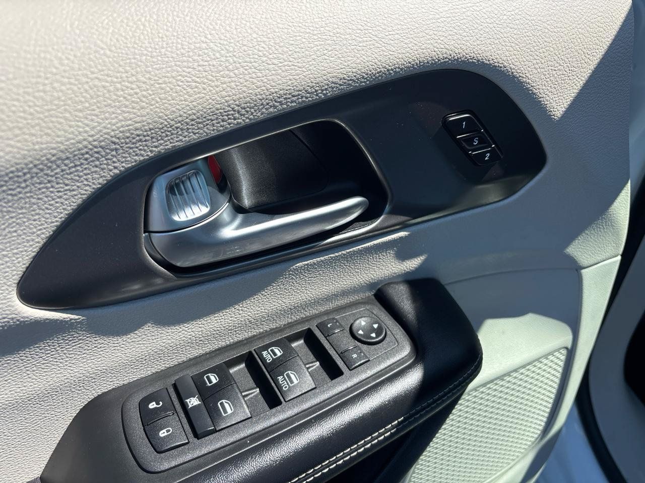 Used 2022 Chrysler Pacifica Touring-L FWD image 10