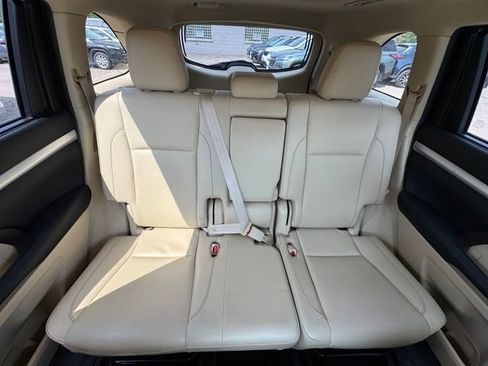 Used 2019 Toyota Highlander XLE AWD/4WD image 15