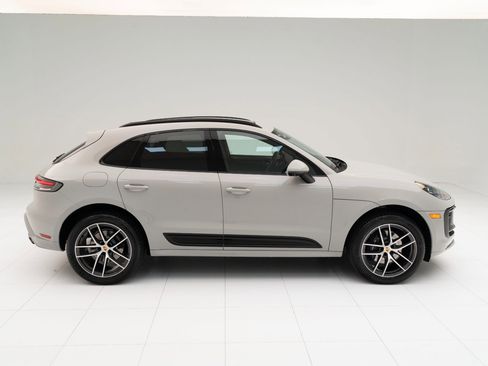 Certified 2025 Porsche Macan image 8