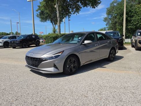 Used 2023 Hyundai Elantra SEL FWD image 4