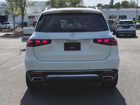 Used 2025 Mercedes-Benz GLS 450 4MATIC image 9