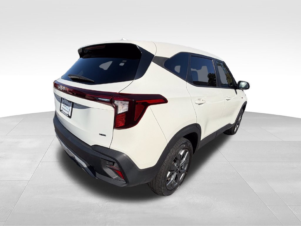 Used 2024 Kia Seltos LX AWD/4WD image 6