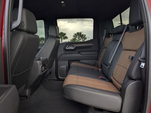 Used 2025 Chevrolet Silverado 1500 High Country w/ High Country Premium Package AWD/4WD image 18