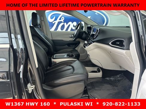 Used 2023 Chrysler Pacifica Touring-L FWD image 4