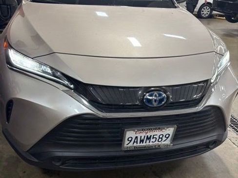 Used 2022 Toyota Venza LE AWD/4WD image 6