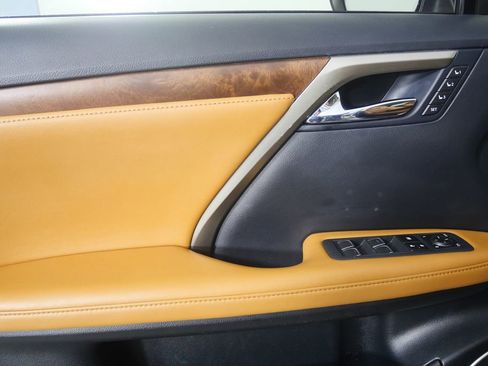 Used 2022 Lexus RX 350L FWD w/ Premium Package image 9