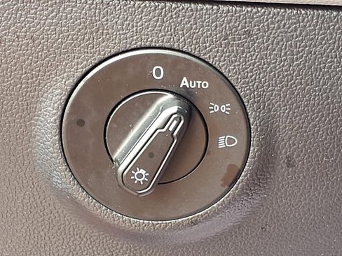 Used 2023 Volkswagen Taos SE image 16