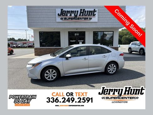Used 2020 Toyota Corolla LE FWD image 1
