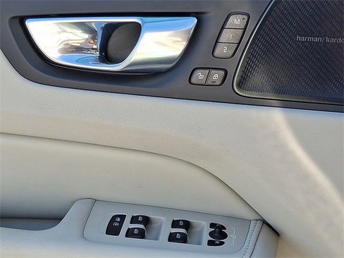 Used 2023 Volvo XC60 B6 Ultimate image 20