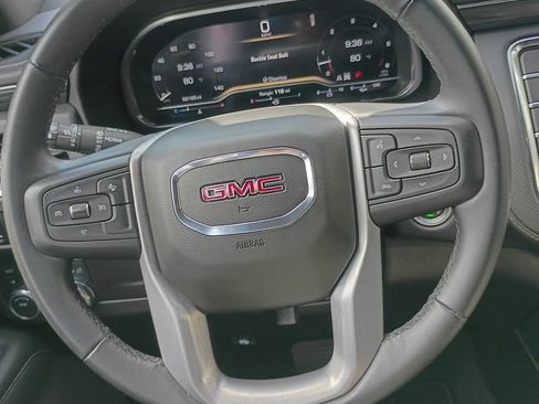 Used 2023 GMC Yukon SLT AWD/4WD image 9