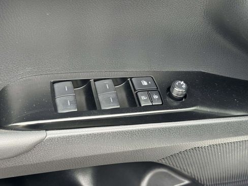 Used 2025 Toyota Camry SE FWD image 17