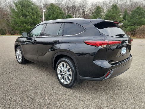 Used 2022 Toyota Highlander Limited image 7