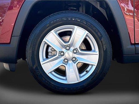 Used 2022 Jeep Compass Latitude AWD/4WD image 8