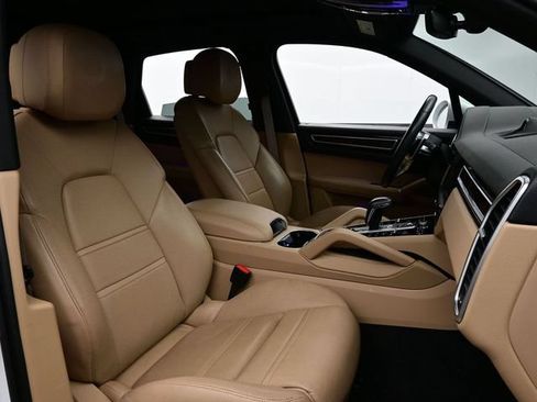 Certified 2023 Porsche Cayenne Platinum Edition AWD/4WD image 17